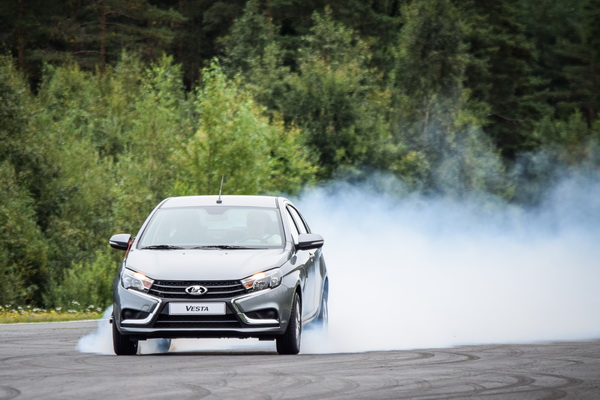 «Сгореть» на 144 метрах – что случилось с «Белшиной» после экстренного торможения без ABS?