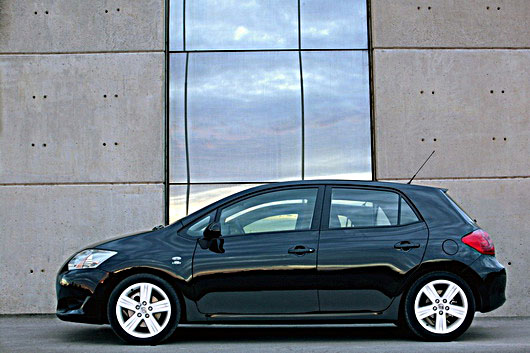 "Пищат тормоза". Отзыв владельца Toyota Auris