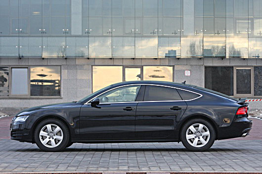 Когда А6 - мало, а А8 - много. Тест-драйв Audi A7 Sportback