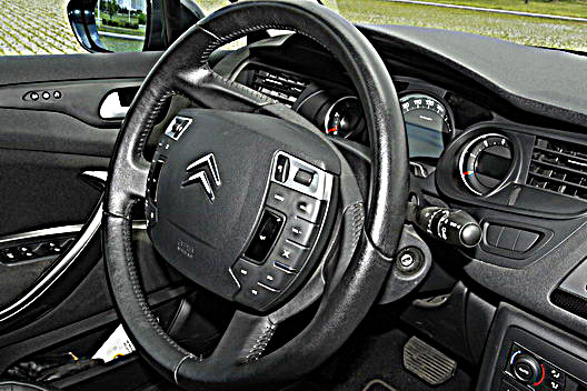 “Дефекты есть, но я прощаю”. Отзыв владельца Citroen C5