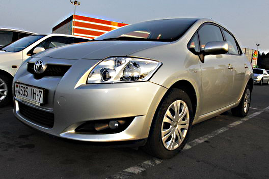 “Очень экономична”. Отзыв владельца Toyota Auris