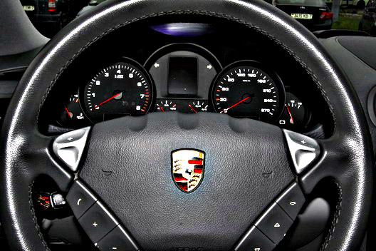   “На сервисе большая очередь”: отзыв владельца Porsche Cayenne