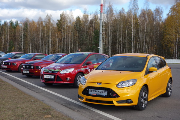 Ford Focus 1.0 EcoBoost против Ford Focus ST: блиц-тест