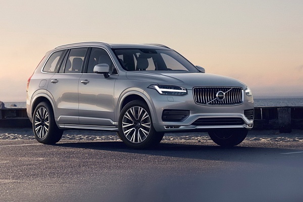 Volvo XC90 2021 модельного года получает расширенную стандартную комплектацию