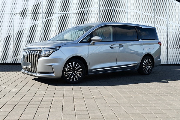 Новый семиместный бизнес-шаттл JAC RF8 - старт продаж в Беларуси. Какими будут цены?