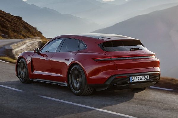 Новый Porsche Taycan Sport Turismo - старт продаж электро-универсала в Беларуси
