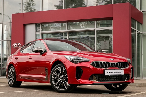 "Огненный" KIA Stinger уже в Минске!